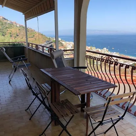 Apartment Con Terrazza Vista Mare *